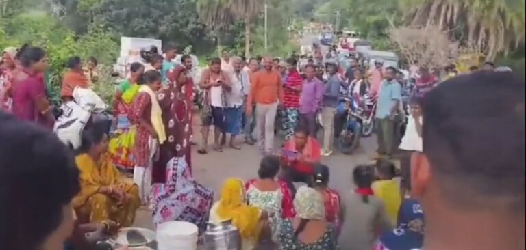 ପାଣି ପାଇଁ ତାତିଲେ ଲୋକେ, ରାସ୍ତା ଉପରେ ଗରା ଓ ବାଲଟି ରଖି ବିକ୍ଷୋଭ