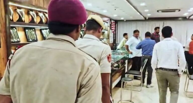 ସୁନା ଦୋକାନରେ ବଡ଼ ଧରଣର ରେଡ