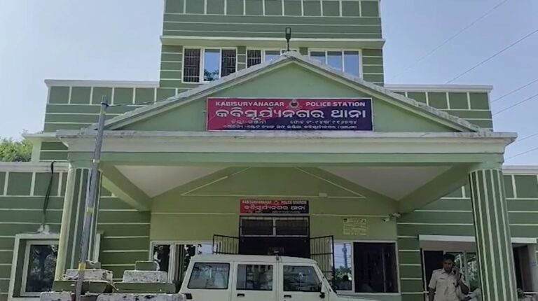 ପୋଲିସ ବିରୋଧରେ ସାଂଘାତିକ ଅଭିଯୋଗ : ଅଟକ ଯୁବକକୁ ପିଟି ପିଟି ନୟାନ୍ତ ପରେ ମେଡିକାଲରେ ଯୁବକଙ୍କ ମୃତ ଅଭିଯୋଗ