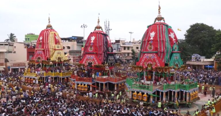ଗୁଣ୍ଡିଚା ମନ୍ଦିର ସମ୍ମୁଖରେ ଲାଗିଲା ତିନି ରଥ