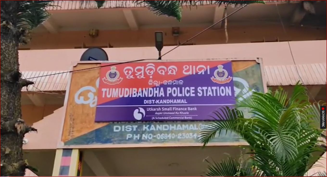 ପୁଅ ଆଗରେ ନଦୀର ପ୍ରଖର ସ୍ରୋତରେ ଭାସି ଗଲେ ବୃଦ୍ଧ ବାପା