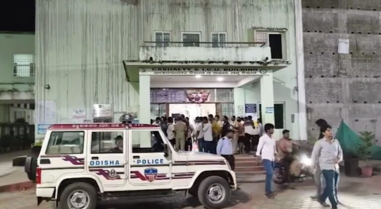 ପୋଲିସକୁ ଆକ୍ରମଣ, ଦୁଇଜଣଙ୍କୁ ଅଟକ