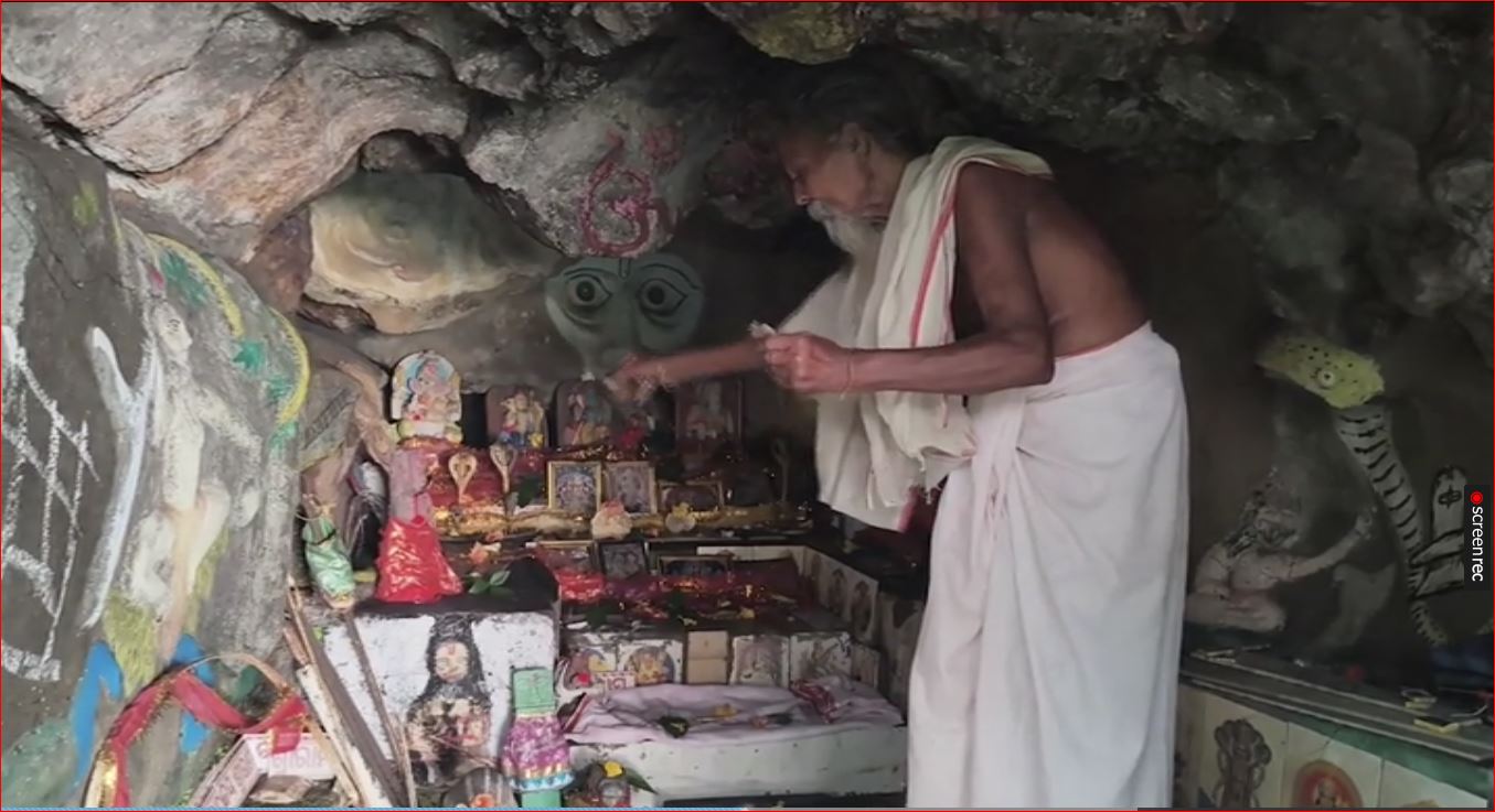 ପୁରାତନ ଗାଥା ବଖାଣୁଛି ବାଲ୍ମୀକି ଗୁମ୍ଫା
