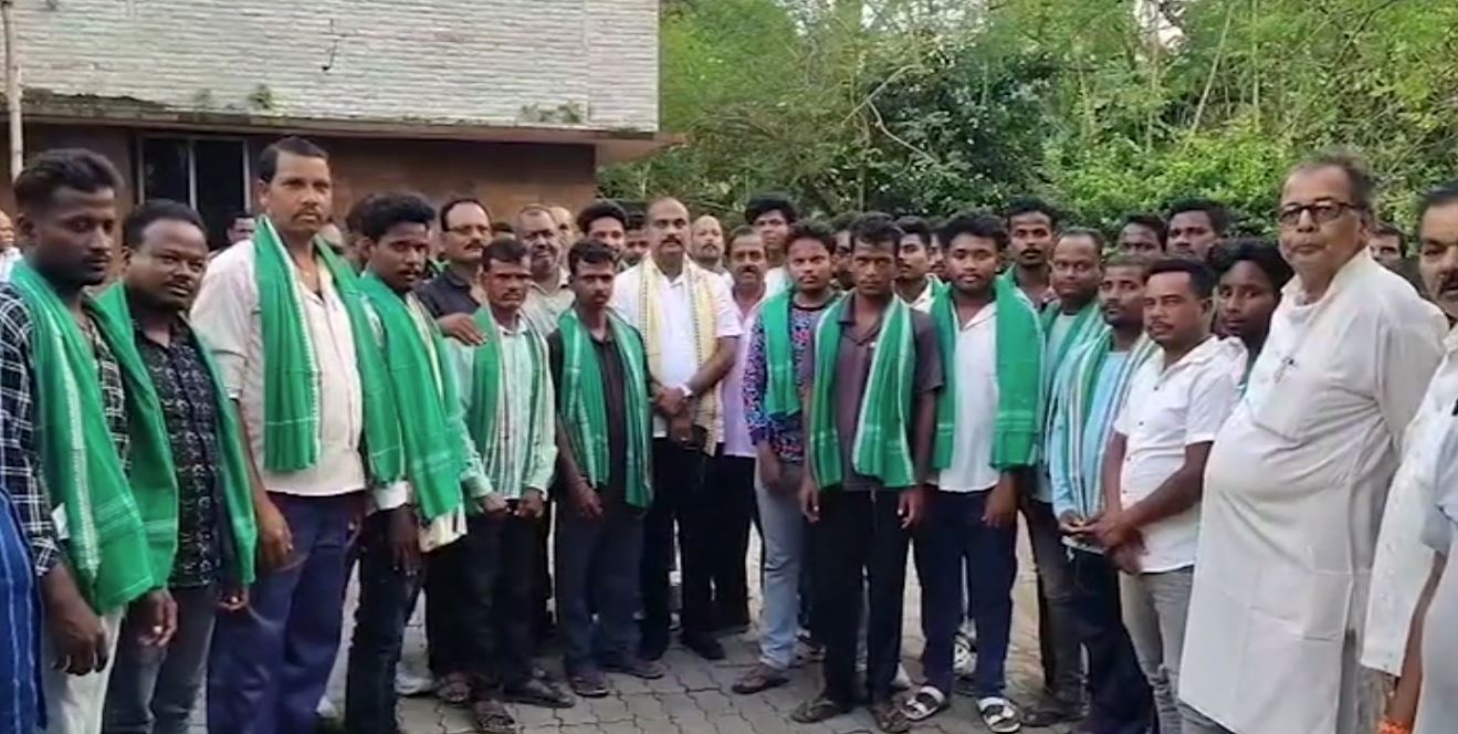 ସାଲେପୁର ଓ ଟାଙ୍ଗୀରେ ଦଳବଦଳ, ବିଜେଡିରେ ସାମିଲ ହେଲେ ଶତାଧିକ ବିଜେପି କର୍ମୀ