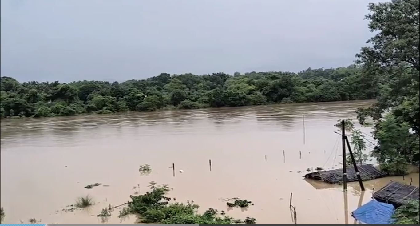 ମୟୂରଭଞ୍ଜରେ ପ୍ରବଳ ବର୍ଷା ଓ ସମ୍ଭାବ୍ୟ ବନ୍ୟା ସ୍ଥିତି ପାଇଁ ବଡ଼ସାହି ଓ ବେତନଟୀ ବ୍ଲକର ସମସ୍ତ ବିଦ୍ୟାଳୟ ଛୁଟି ଘୋଷଣା