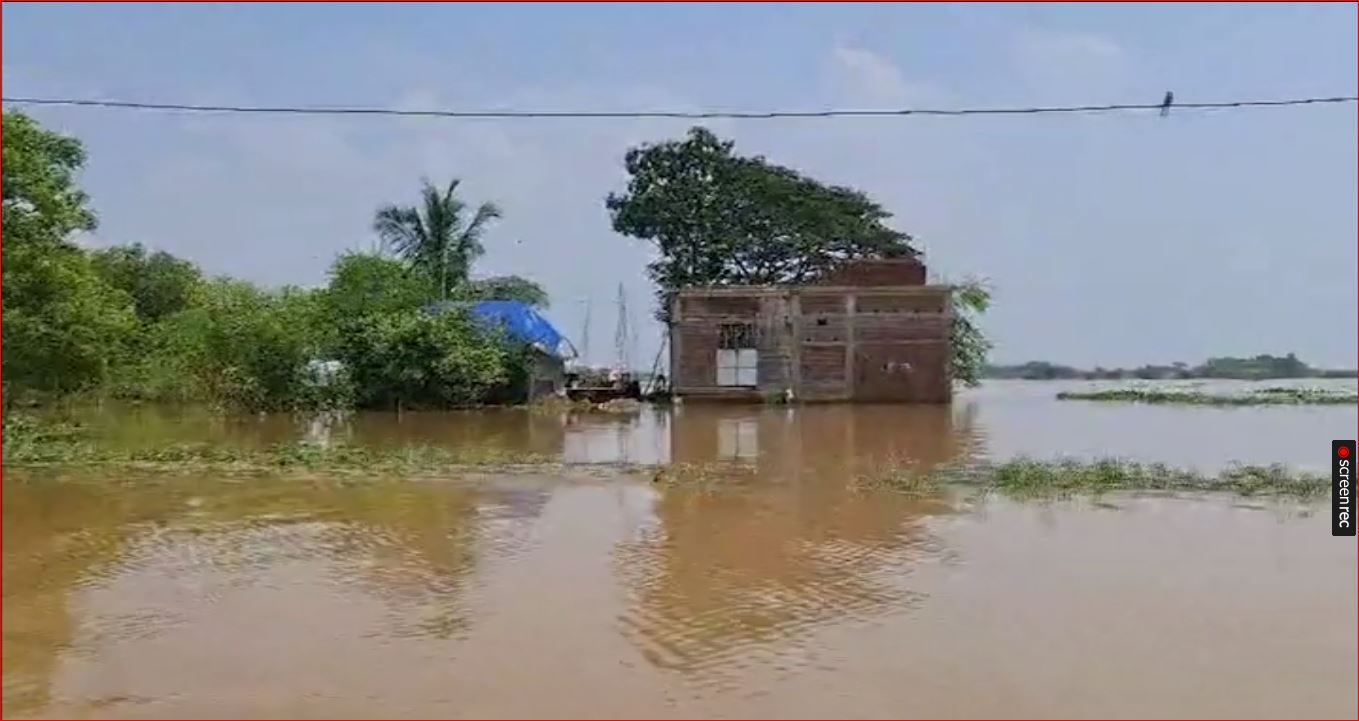 ବୈତରଣୀ ଓ ସାଳନ୍ଦୀ ନଦୀରେ ବନ୍ୟା ଯୋଗୁ କ୍ଷତିଗ୍ରସ୍ତ କ୍ଷତିଗ୍ରସ୍ତ ହୋଇଛି ଭଦ୍ରକ ଜିଲ୍ଲା