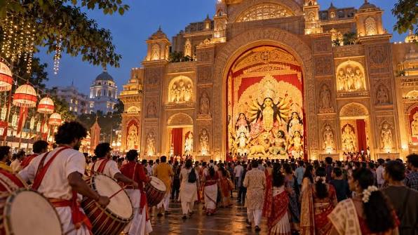 ବିରାଜିଲେ ଜଗତ ଜନନୀ: ଉତ୍ସବମୁଖର ଗାଁ ଠୁ ସହର