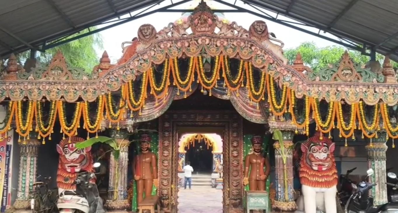 ଦେବୀ ପୀଠରେ ଚାଲିଛି ମାଁ ଙ୍କ ଷୋଡ଼ଷ ଉପଚାର ପୂଜା