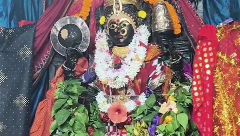 ବିଳମ୍ବିତ ରାତ୍ରିରେ ଦୁର୍ଲ୍ଲଭ ନାଲିକଲି ବେଶରେ ଦର୍ଶନ ଦେଲେ ମାଆ ମଙ୍ଗଳା