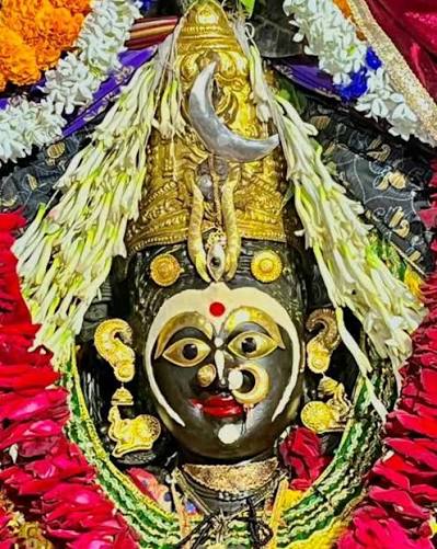 ବିଳମ୍ବିତ ରାତ୍ରିରେ ଦୁର୍ଲ୍ଲଭ ନାଲିକଲି ବେଶରେ ଦର୍ଶନ ଦେଲେ ମାଆ ମଙ୍ଗଳା