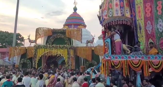 ମା’ ବିରଜାଙ୍କ ରଥ ଟାଣି କାନ୍ଦି ପକାଇଲେ ଶ୍ରଦ୍ଧାଳୁ !
